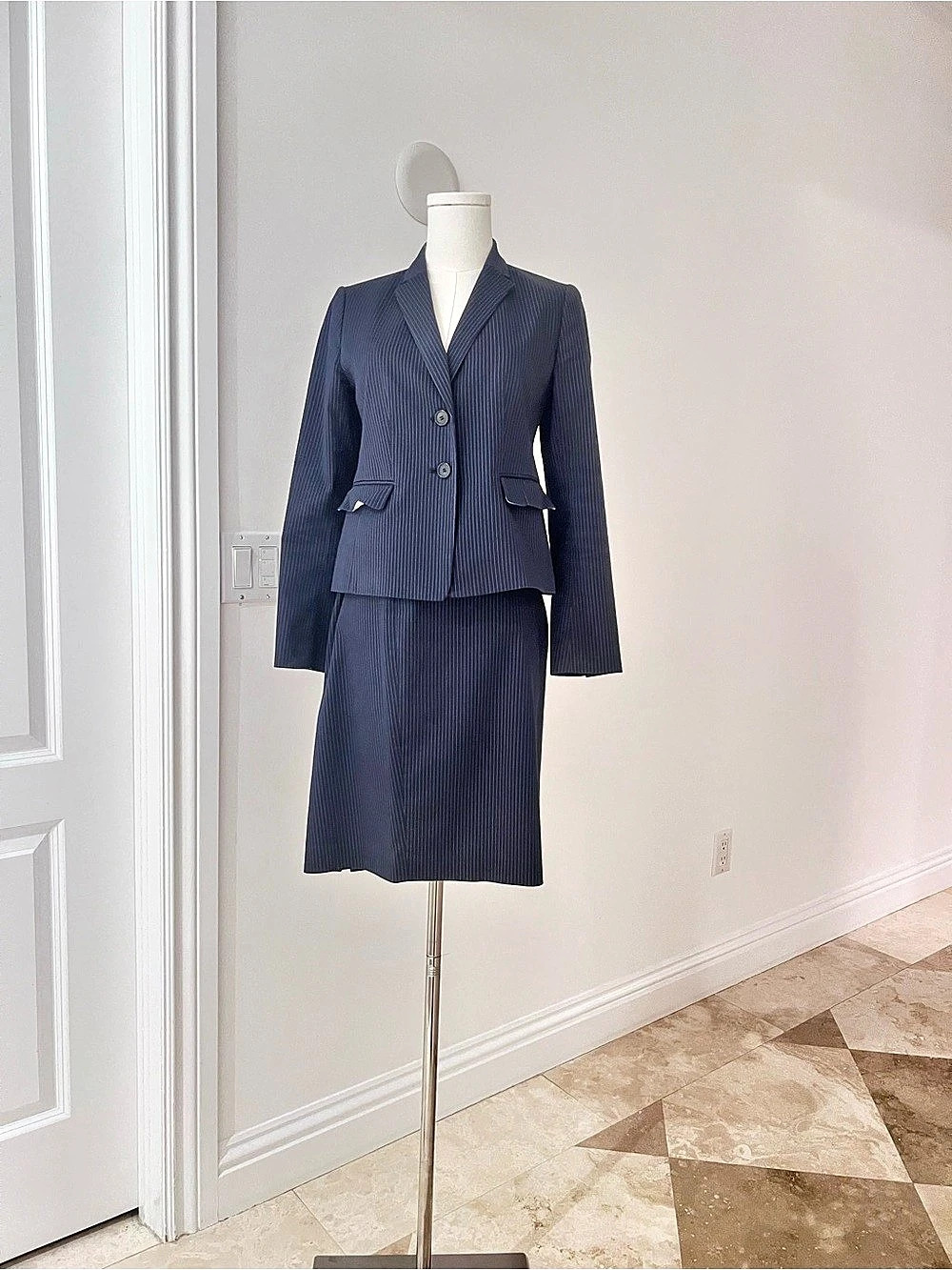 Ann Taylor Women's Pinstripe Skirt Suit Size 2P Like New